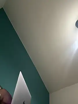 Snapshot of radeczek001 chatting on 12-17-25, 12:49 radeczek001 online show from 12-17-25, 12:49