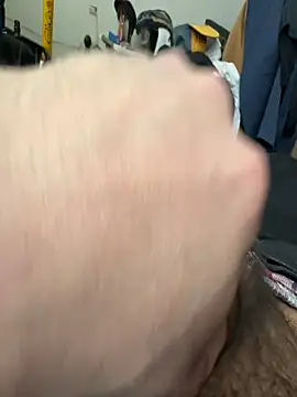 Snapshot of radeczek001 chatting on 12-17-25, 01:06 radeczek001 online show from 12-17-25, 01:06