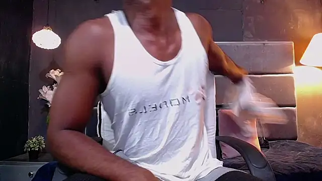 Snapshot of blackbignude chatting on 10-29-25, 01:19 blackbignude online show from 10-29-25, 01:19