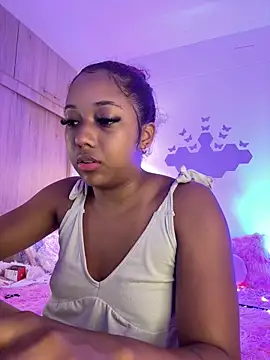 Snapshot of _Zahara_ chatting on 04-16-26, 12:00 Zahara online show from 04-16-26, 12:00