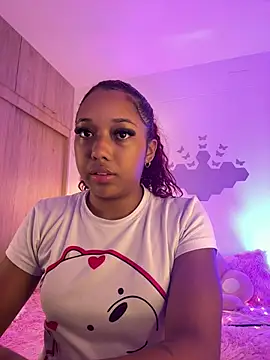 Snapshot of _Zahara_ chatting on 04-22-26, 12:24 Zahara online show from 04-22-26, 12:24