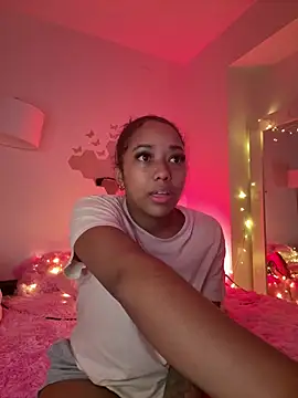 Snapshot of _Zahara_ chatting on 05-18-26, 07:03 Zahara online show from 05-18-26, 07:03