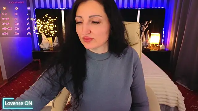 MissRossi online show from 12-18-25, 08:04