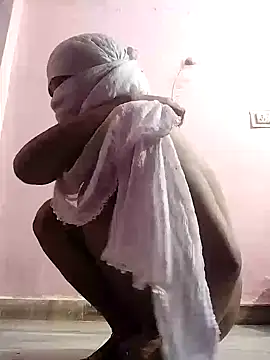 Snapshot of amolicars chatting on 10-22-25, 04:35 amolicars online show from 10-22-25, 04:35