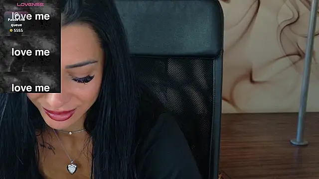 Snapshot of NaomiScarlet chatting on 09-22-25, 06:37 NaomiScarlet online show from 09-22-25, 06:37