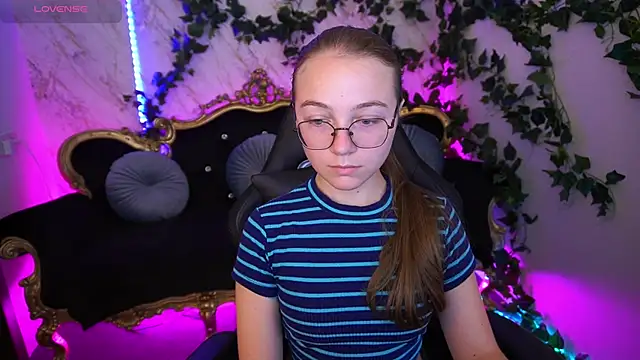 ArrinaWairr online show from 09-17-25, 01:02