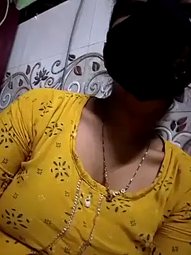 Snapshot of Zoya_G chatting on 10-13-25, 09:04 Zoya G online show from 10-13-25, 09:04