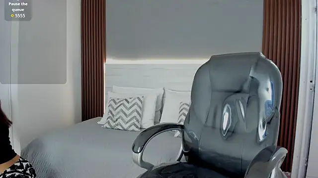 Emmy Meadows online show from 11-03-25, 07:26