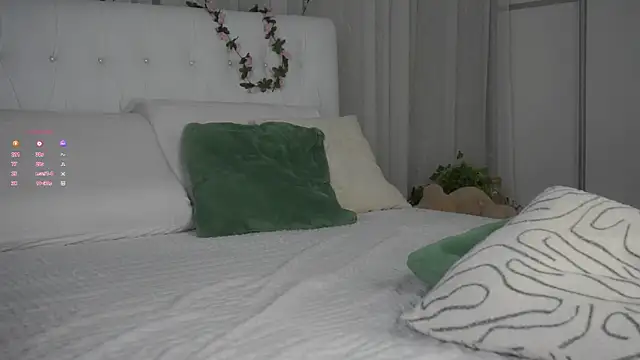 BlytheBenny online show from 04-09-26, 06:19