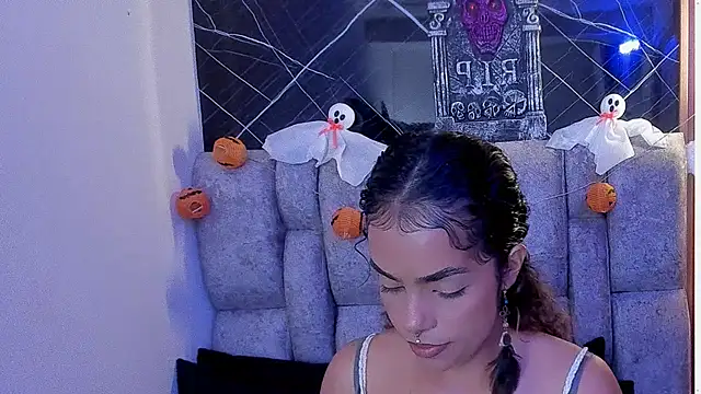 roxanne dl online show from 10-17-25, 04:42