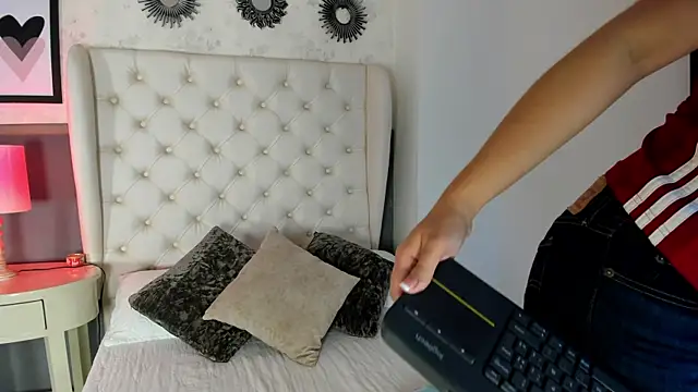 Sasha  sims   online show from 09-28-25, 11:37