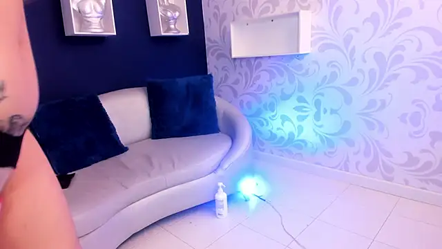 Snapshot of Saraakushh chatting on 09-16-25, 12:44 Saraakushh online show from 09-16-25, 12:44