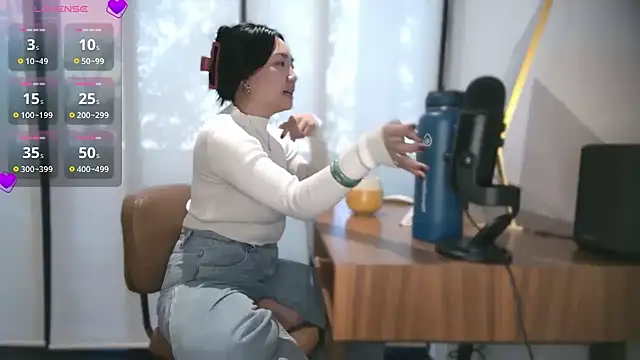 Snapshot of yuzhara chatting on 10-21-25, 02:18 yuzhara online show from 10-21-25, 02:18