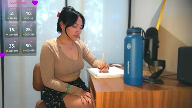 Snapshot of yuzhara chatting on 10-29-25, 01:24 yuzhara online show from 10-29-25, 01:24