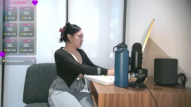 Snapshot of yuzhara chatting on 11-19-25, 01:44 yuzhara online show from 11-19-25, 01:44