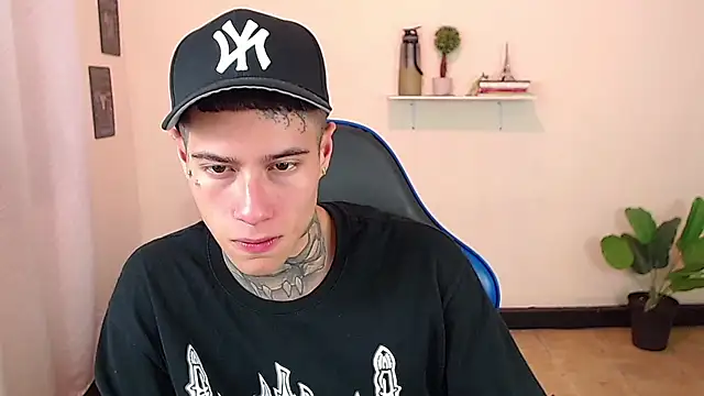 Snapshot of setthomas chatting on 12-16-25, 09:31 setthomas online show from 12-16-25, 09:31