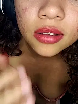 Snapshot of Violethroos chatting on 02-15-26, 02:08 Violethroos online show from 02-15-26, 02:08