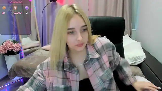 Snapshot of TaisiaHot chatting on 04-22-26, 08:06 TaisiaHot online show from 04-22-26, 08:06