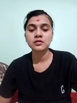 Snapshot of Kavya-Tiwari chatting on 06-01-26, 06:26 Kavya-Tiwari online show from 06-01-26, 06:26