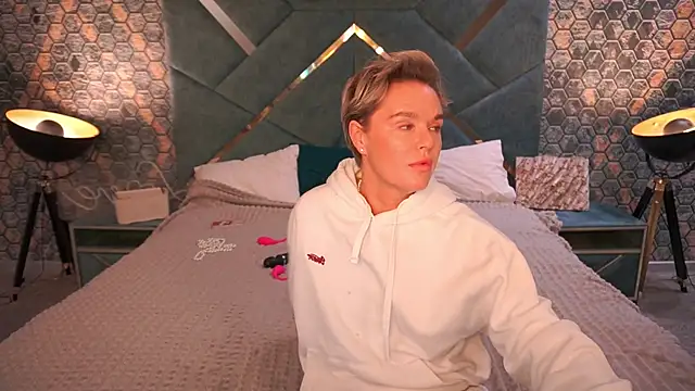 Snapshot of PleasureWeCouple chatting on 11-22-25, 06:56 PleasureWeCouple online show from 11-22-25, 06:56