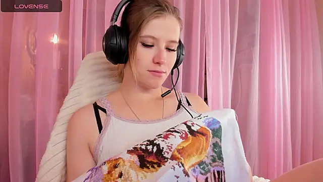 Snapshot of Anabel-Candy chatting on 10-15-25, 06:24 Anabel-Candy online show from 10-15-25, 06:24