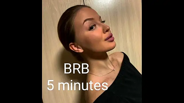 Snapshot of LaurennHill chatting on 09-16-25, 12:11 LaurennHill online show from 09-16-25, 12:11