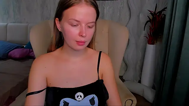 Snapshot of LaurennHill chatting on 09-23-25, 12:46 LaurennHill online show from 09-23-25, 12:46