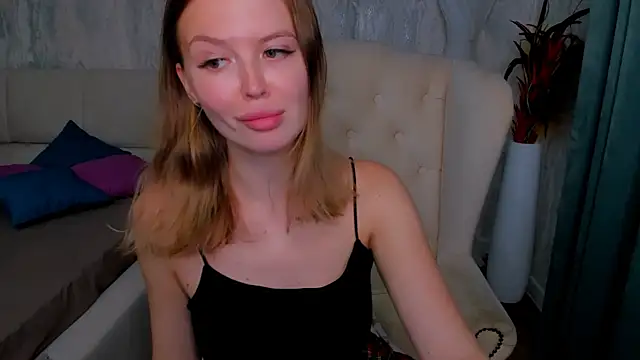 Snapshot of LaurennHill chatting on 09-26-25, 12:25 LaurennHill online show from 09-26-25, 12:25