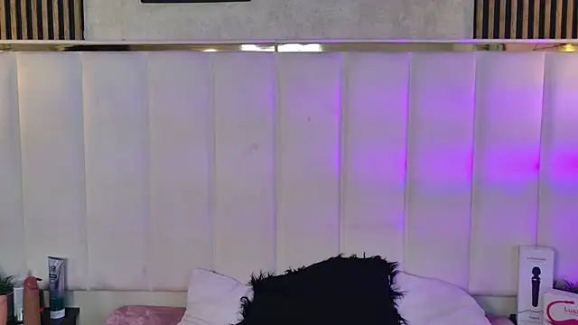 ChloeJoness  online show from 11-21-25, 08:40