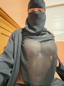 Snapshot of _Laiali_ chatting on 09-17-25, 11:56 Laiali online show from 09-17-25, 11:56