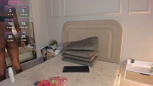 Snapshot of Anamonrroe chatting on 01-12-26, 08:03 Anamonrroe online show from 01-12-26, 08:03