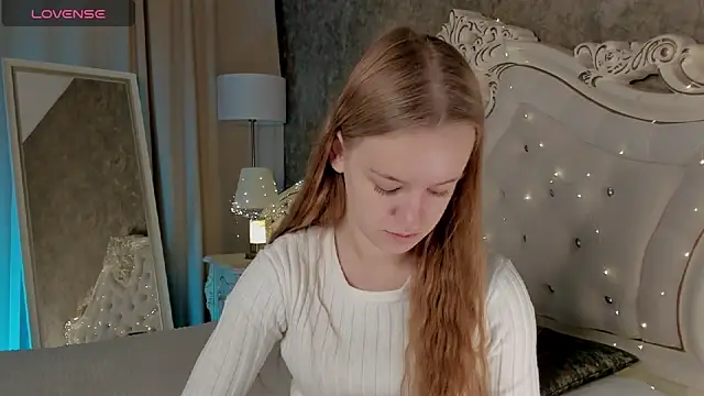 Lucy Shaw online show from 10-08-25, 06:22