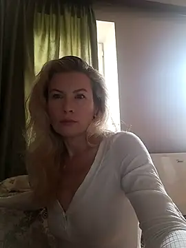 Julia Giulia online show from 10-01-25, 10:10