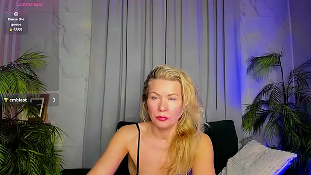 Julia Giulia online show from 03-27-26, 08:20