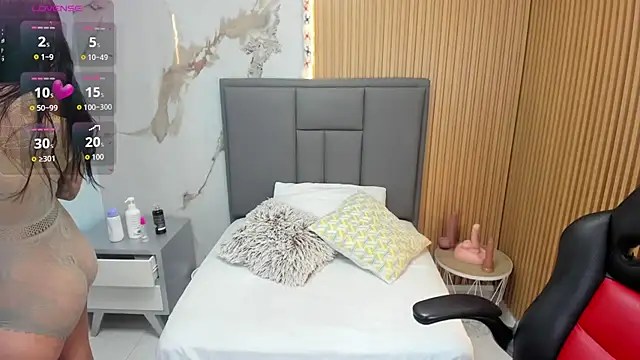 Snapshot of TIFFANY_BELLO chatting on 11-24-25, 10:31 TIFFANY BELLO online show from 11-24-25, 10:31