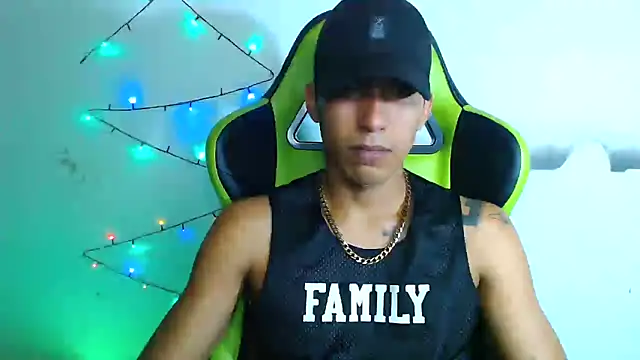 Snapshot of sensualduo chatting on 12-12-24, 01:10 sensualduo online show from 12-12-24, 01:10