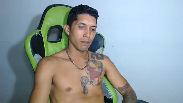 Snapshot of sensualduo chatting on 10-18-25, 12:02 sensualduo online show from 10-18-25, 12:02