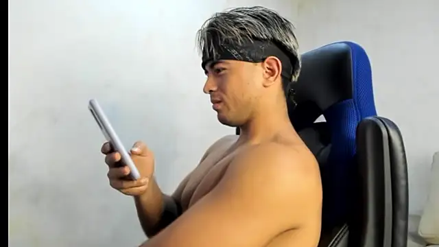 Snapshot of Bellion_grant chatting on 10-12-25, 01:37 Bellion grant online show from 10-12-25, 01:37