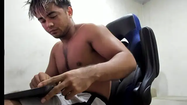 Snapshot of Bellion_grant chatting on 11-08-25, 01:11 Bellion grant online show from 11-08-25, 01:11