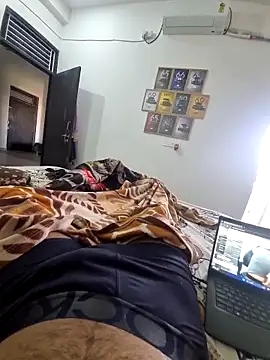 Snapshot of YoursThickDick chatting on 10-11-25, 04:44 YoursThickDick online show from 10-11-25, 04:44