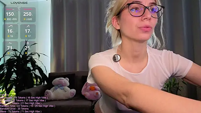 Snapshot of _LittleSammy chatting on 06-27-26, 07:19 LittleSammy online show from 06-27-26, 07:19