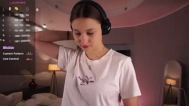 Snapshot of MercBoone chatting on 11-18-25, 09:58 MercBoone online show from 11-18-25, 09:58