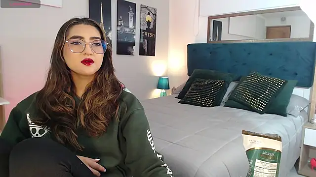 Snapshot of madame_lottie chatting on 10-04-25, 12:36 madame lottie online show from 10-04-25, 12:36