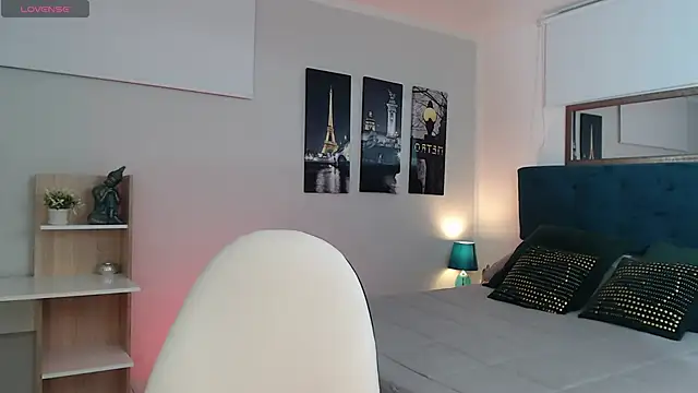 Snapshot of madame_lottie chatting on 10-07-25, 12:35 madame lottie online show from 10-07-25, 12:35