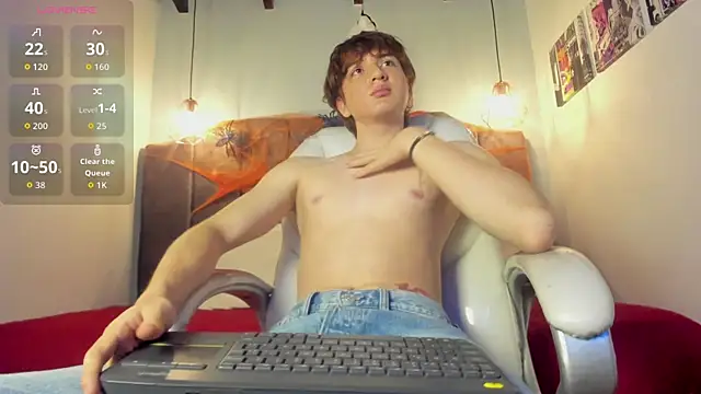 Snapshot of Oscar_and_dani chatting on 10-18-25, 04:04 Oscar and dani online show from 10-18-25, 04:04