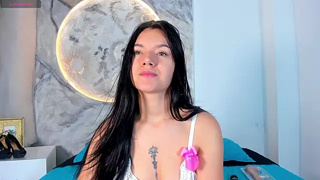 Snapshot of RoxanaBorns_ chatting on 11-13-25, 12:26 RoxanaBorns online show from 11-13-25, 12:26