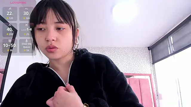 Hanna Lee   online show from 10-23-25, 07:56
