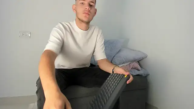 lara and danny online show from 10-23-25, 02:38