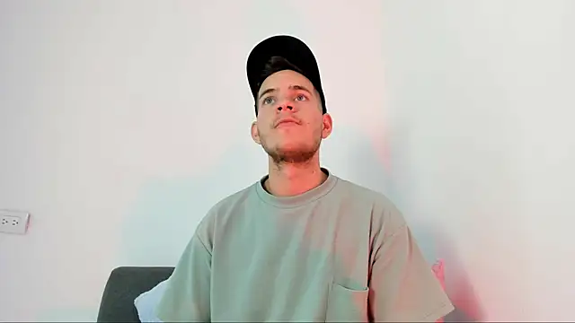 lara and danny online show from 10-26-25, 07:53