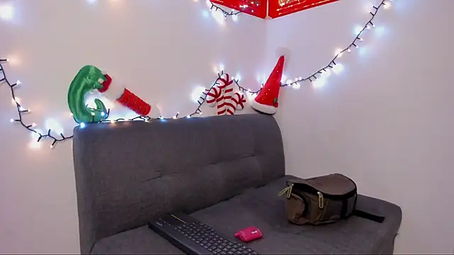 lara and danny online show from 11-26-25, 01:39